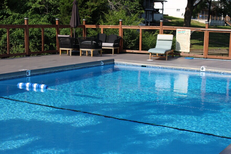 More Photos Of 1062 Susan Rd, Lake Ozark Hotel For Sale