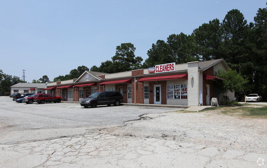 Primary Photo Of 9526 S Main St, Jonesboro General Retail For Lease