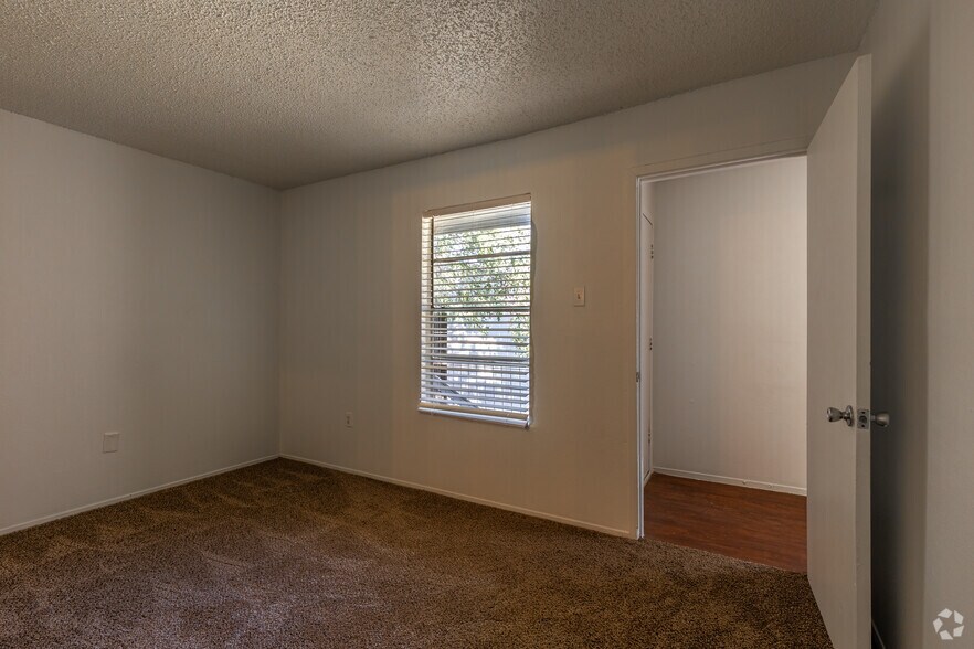 More Photos Of 6402 Albany Ave, Lubbock Apartments For Sale