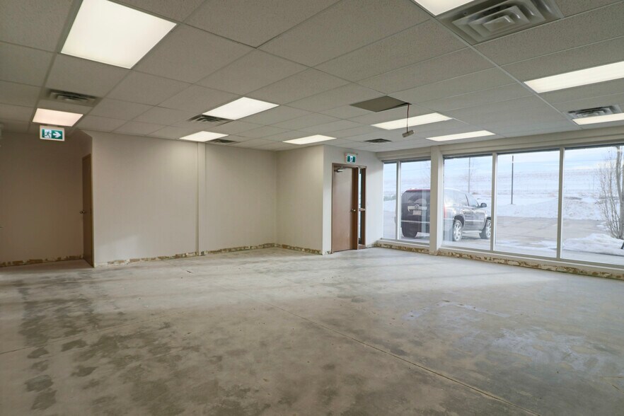 More Photos Of 4615 112th Ave SE, Calgary Warehouse For Lease