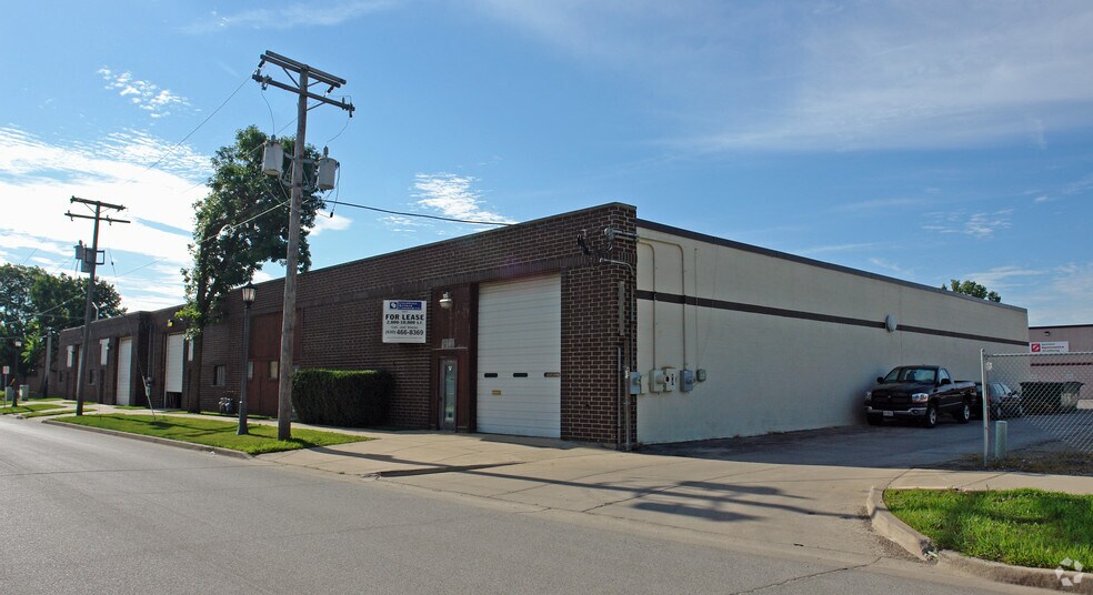 More Photos Of 608 E Cossitt Ave, La Grange Light Distribution For Lease