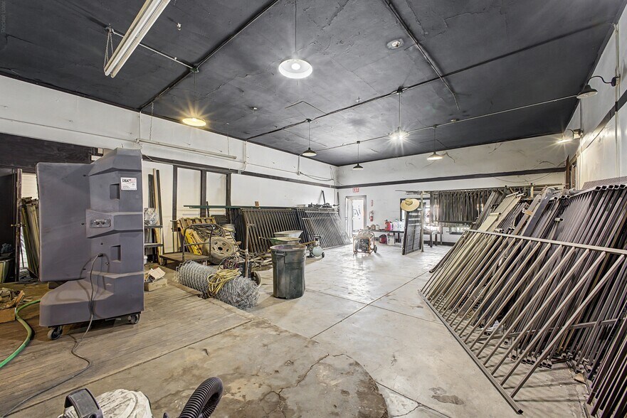 More Photos Of 6819 N 55th Dr, Glendale Warehouse For Lease