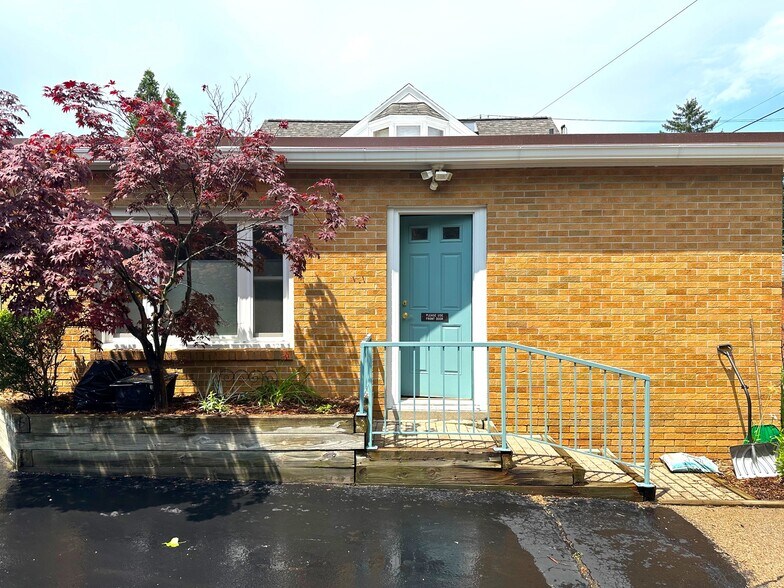 More Photos Of 415 W Grand River Ave, East Lansing Office Residential For Sale