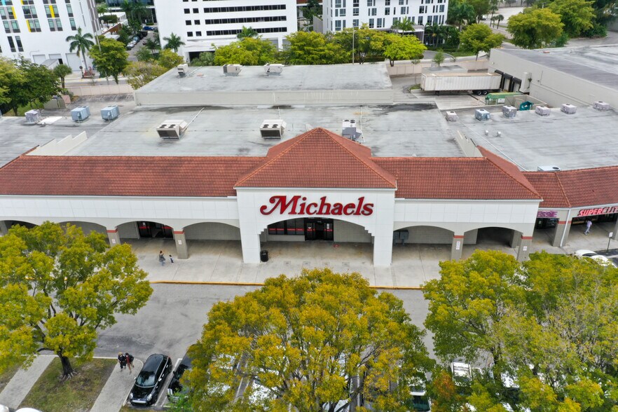 More Photos Of 20301-20695 Biscayne Blvd, Aventura General Retail For Lease