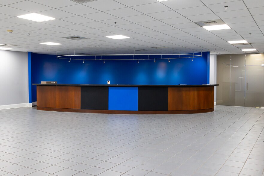 More Photos Of 5935 Rivers Ave, North Charleston Showroom For Lease