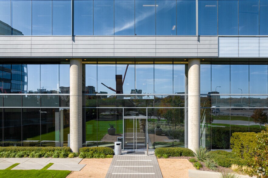 More Photos Of 3201 Dallas Pky, Frisco Coworking Space