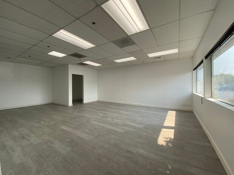 More Photos Of 232-250 S Hillview Dr, Milpitas Warehouse For Lease