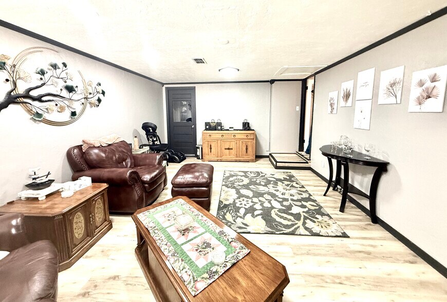 More Photos Of 1020 18th St, Woodward Office For Sale
