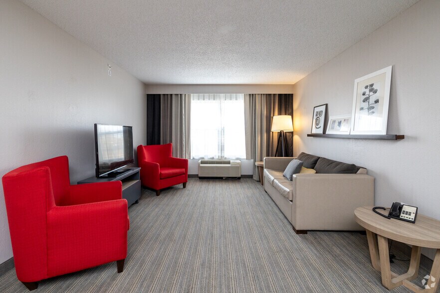 More Photos Of 2550 Freeway Blvd, Brooklyn Center Hotel For Sale