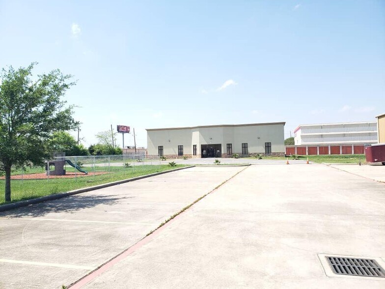 More Photos Of 6603 Langham Dr, Houston Religious Facility For Lease