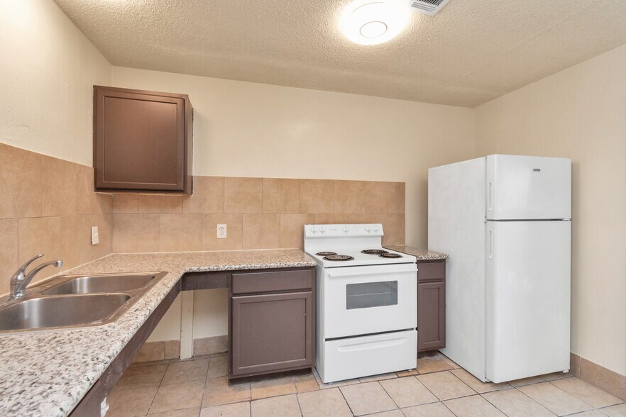 More Photos Of 6659 Brittmoore rd, Houston Multifamily For Sale