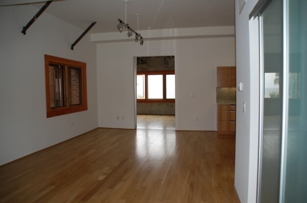 More Photos Of 8 Brooks Ave, Venice Apartments For Lease