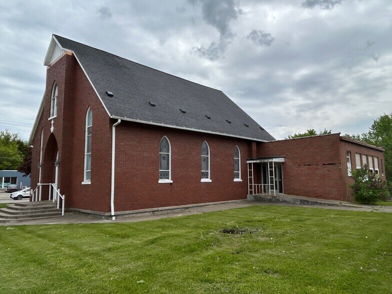 More Photos Of 201 W State St, Scottville Specialty For Lease