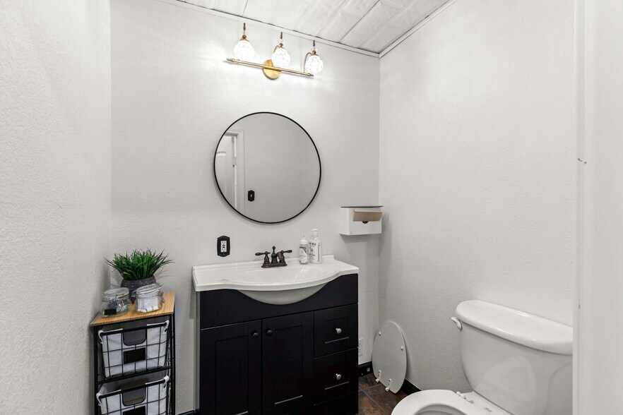 More Photos Of 322 S Main St, Boerne General Retail For Sale