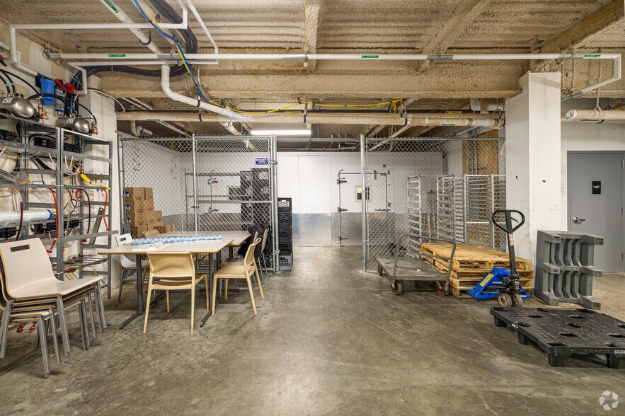 More Photos Of 17-19 Simpson Rd, Columbia Service Station For Sale