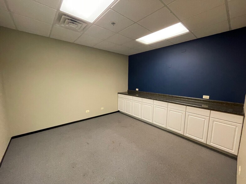 More Photos Of 390 Congress Pky, Crystal Lake Unknown For Lease