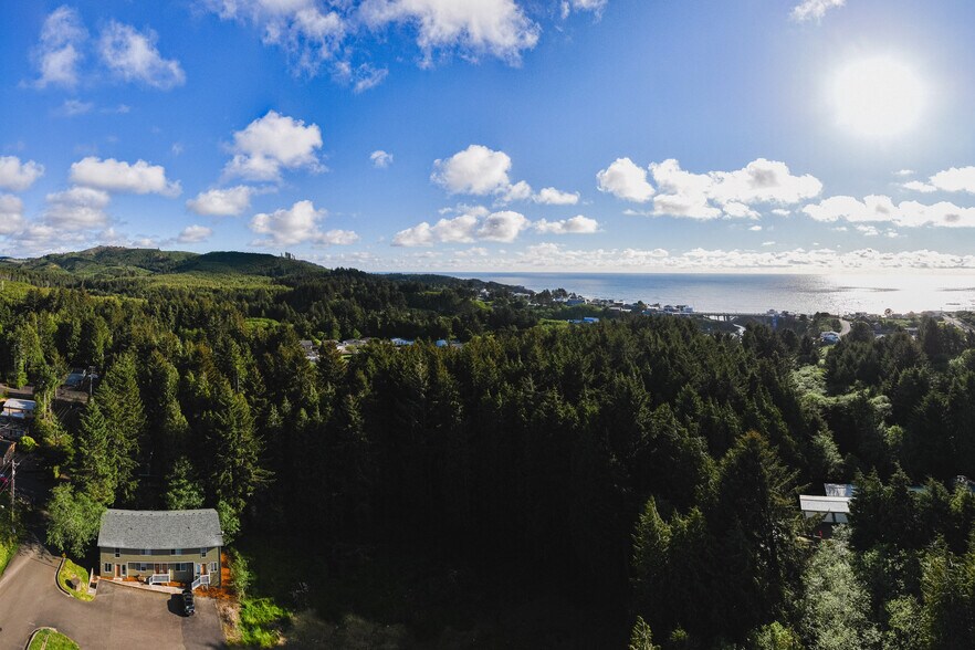 More Photos Of 131 SE Ainslee Ave, Depoe Bay Apartments For Sale