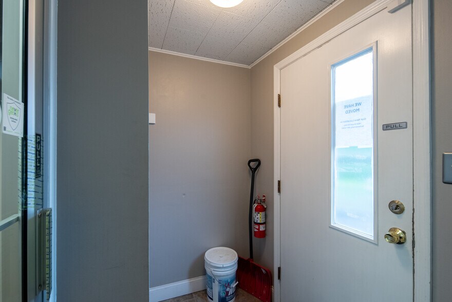 More Photos Of 1221 Altamont Ave, Schenectady Office For Sale