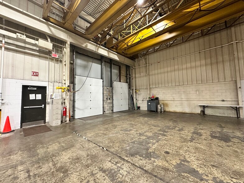 More Photos Of 78 Jackson Plaza, Ann Arbor Warehouse For Lease