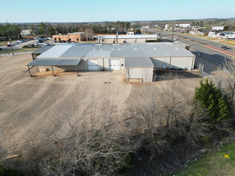 More Photos Of 301 S Southeast Loop 323, Tyler Showroom For Lease