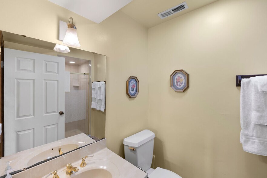 More Photos Of 40 Hospital Rd, Gettysburg Hotel For Sale