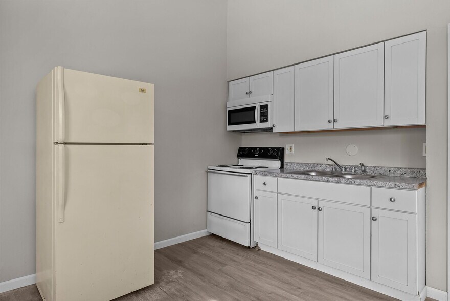 More Photos Of 1727 Bridleton Woods, Fenton Apartments For Sale