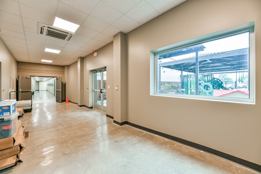 More Photos Of 1222 W Main St, Tomball Religious Facility For Sale