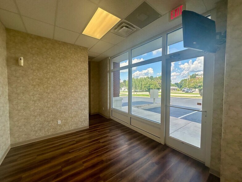 More Photos Of 1405 S Sizer Ave, Jefferson City Unknown For Lease