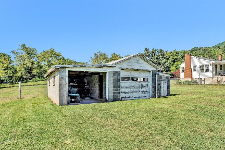 More Photos Of 5422 Franklin Rd SW, Roanoke Office For Sale