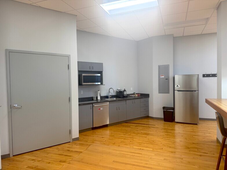 More Photos Of 265 W Main St, Kent Medical For Lease