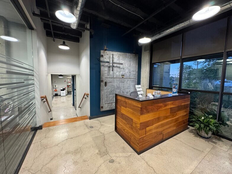 More Photos Of 321 S Main St, South Bend Apartments For Lease