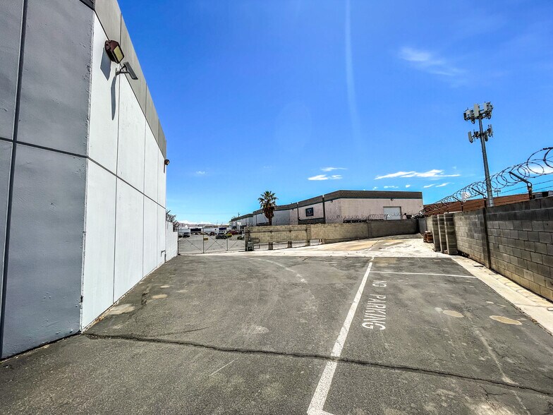 More Photos Of 1675 S Mojave Rd, Las Vegas Warehouse For Sale