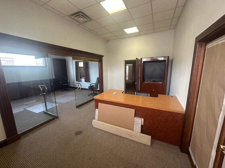 More Photos Of 565 Oak St, Copiague Industrial For Sale