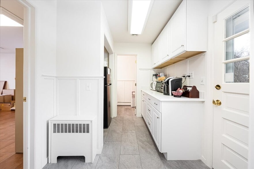 More Photos Of 611 Nursery Rd, Westminster Office For Sale