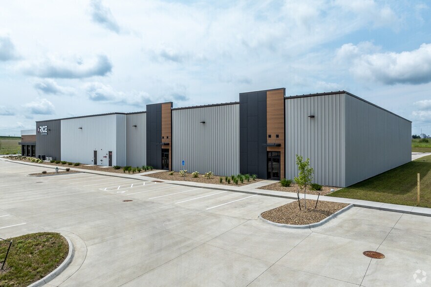 More Photos Of 6815 Innovation Dr, Cedar Falls Industrial For Lease