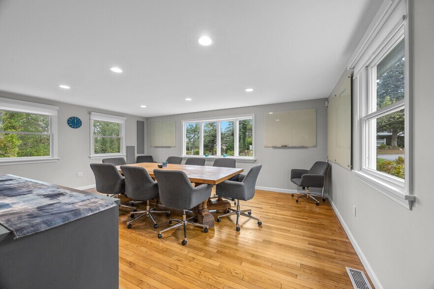 More Photos Of 29 West Rd, Orleans Office For Sale