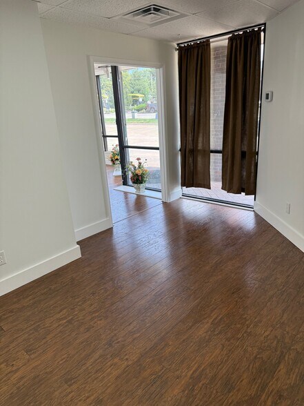 More Photos Of 244 E US Highway 69, Claycomo Office For Lease