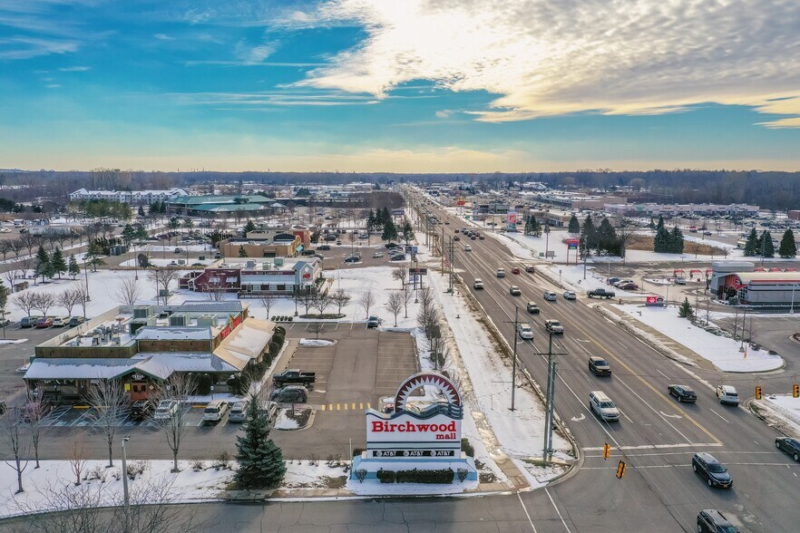 More Photos Of 4350 24th Ave, Fort Gratiot Freestanding For Lease