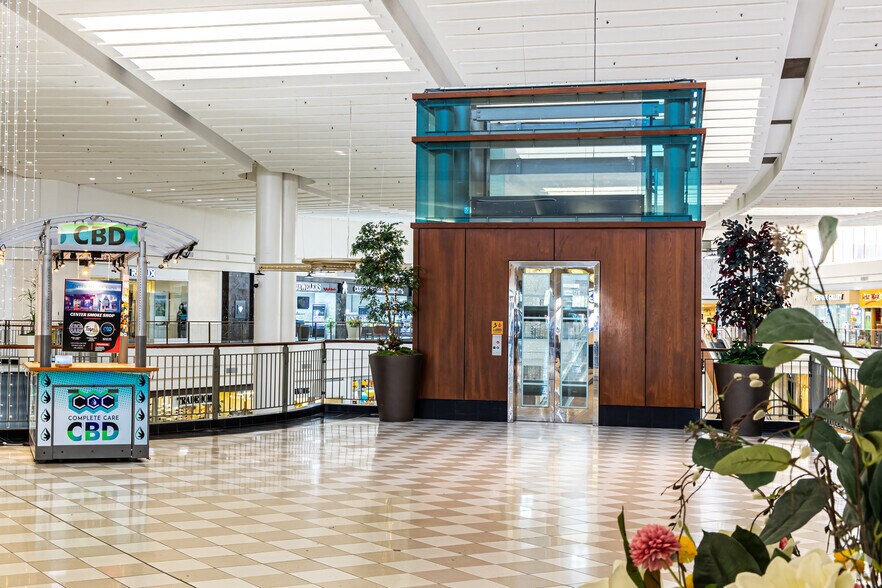 More Photos Of 18813 E 39th St, Independence Unknown For Lease