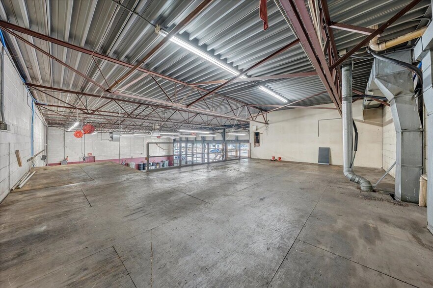 More Photos Of 1202 W Main St, Salem Auto Repair For Sale