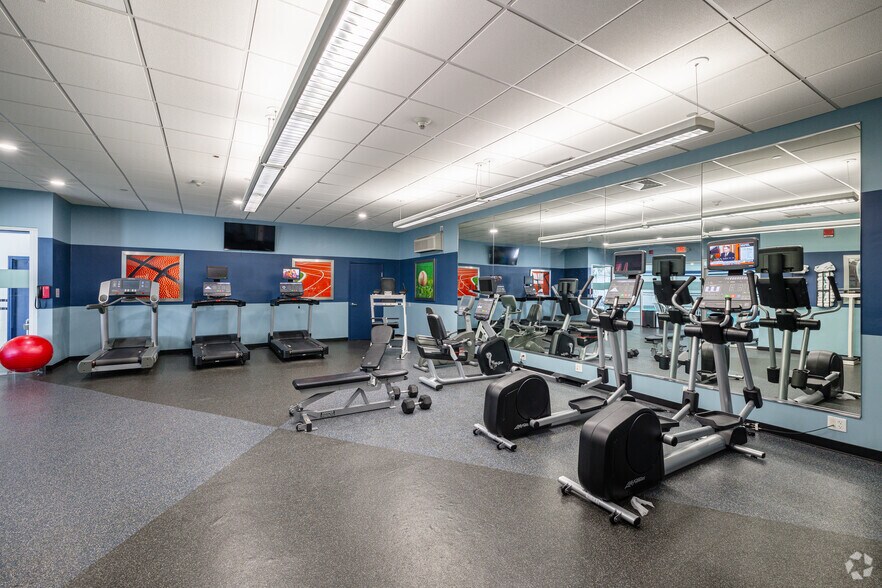 More Photos Of 10249 W Irving Park Rd, Schiller Park Hotel For Sale