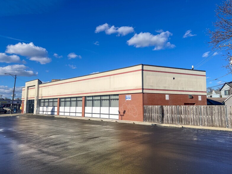 Primary Photo Of 3311 N Pulaski Rd, Chicago Drugstore For Lease