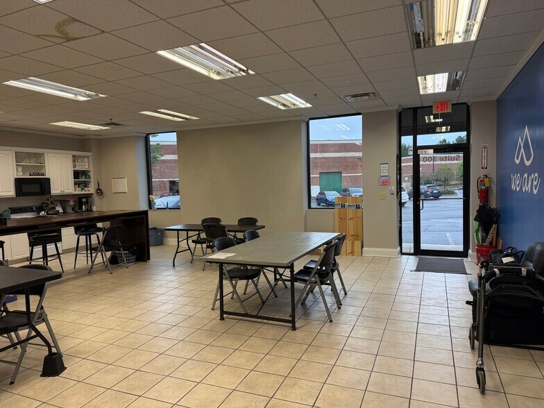 More Photos Of 120 Arnold Mill Park, Woodstock Light Distribution For Lease