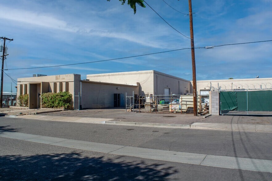 More Photos Of 11200 N 21st Ave, 2101 & 2115 W Shangri La Rd, Phoenix Unknown For Lease