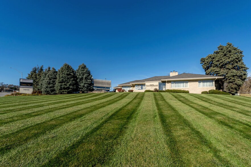 More Photos Of 8900 W Dodge Rd, Omaha Medical For Lease