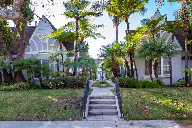 More Photos Of 537-545 1/2 N Orange Dr, Los Angeles Apartments For Sale