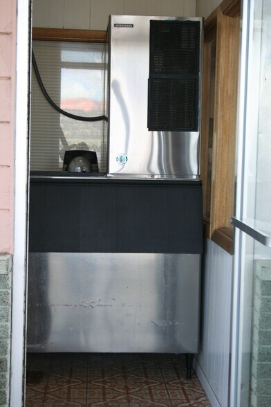 More Photos Of 227 N Hwy 89, Hatch Hotel For Sale