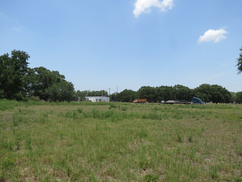 More Photos Of 2021-2099 Airport Rd, Plant City Industrial For Lease