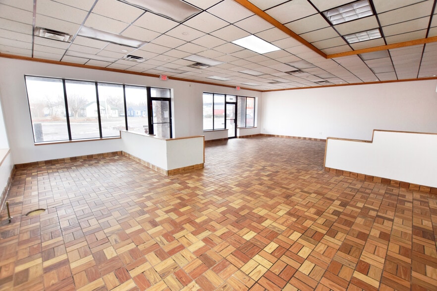 More Photos Of 1344-1358 E Bristol Rd, Burton Freestanding For Lease