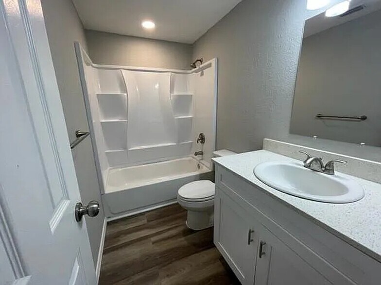 More Photos Of 1300 N Live Oak St, Rockport Multifamily For Sale